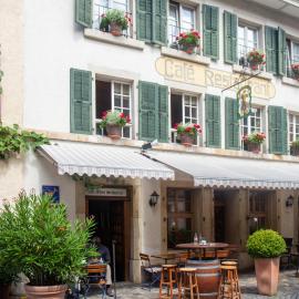Hotel zum alten Schweizer, hotel Twannban