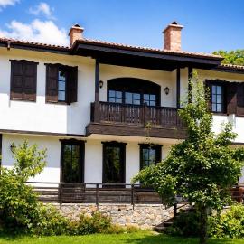 Large Cosy House by a Forest - Treehouse, BBQ, Fireplace & Mountain, hotell i Sopot