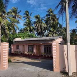 Point Pedro-SeaView Retreat-5Min Walk to the Beach, hotelli kohteessa Point Pedro