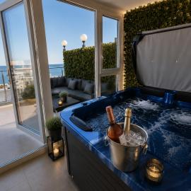 SUMMERLAND Sea View Penthouse & Jacuzzi