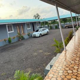 Hotel Green Leaves, hotel a Mahirāvani