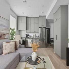 Modern 2BR apartment with free parking sleeps 5