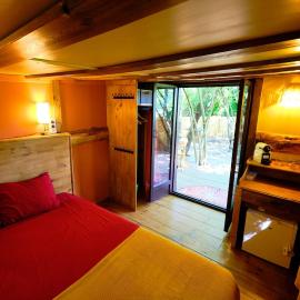 Cabane dans les bois, hotel v destinácii Velleron