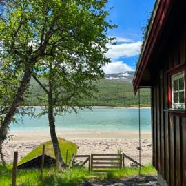 Idyllic cabin by Gjevilvatnet - Private beach, hotel em Oppdal