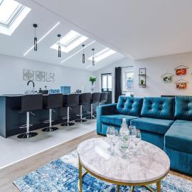 Stylish Home for 8, Games Room & Free Parking, Group Bookings