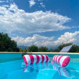 Orto del pettirosso Appartamento con piscina privata e BBQ, hotel Frontban