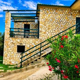 Korina's house, hotel a Loutsa