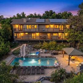 Mountain Villa in San Diego - Pool & Waterslide, Spa, Pickle Ball, Game room, Hotel in La Mesa