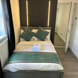 Gillingham Five bedroom house with garden and free parking