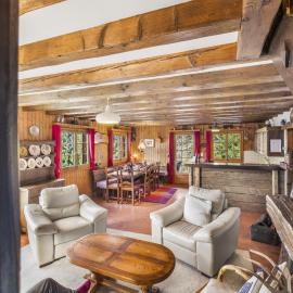 Chalet familial avec vue sur les Alpes et le lac sur les hauts de Montreux à Caux, hotell i Caux