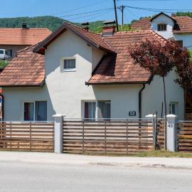 Family Home with AC in Sekovici - Kuća sa klimom, hotell i Šekovići