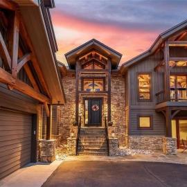 Retreat Overlooking the Golf Course