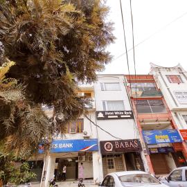 HOTEL WHITE ROCK - All Luxury Rooms By SKY Hotels, ξενοδοχείο σε Hoshiārpur