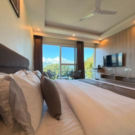 The Pine Crest - Luxury Mountain View Resort