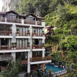 Amira Premium Lodge