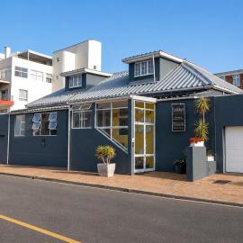 Loddey's Guesthouse by Beach Collection Winelands, hotel sa Strand