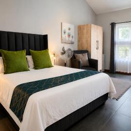 The Chameleon Stay @107, hotel a Centurion
