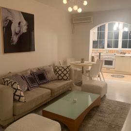 Stylish White Apartment 10, khách sạn ở Skopje