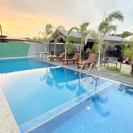 Sunset villa Swimming pool with Rooms