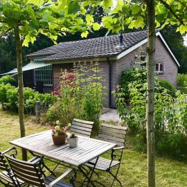 Bungalow de Mees, hotel a Schoonloo