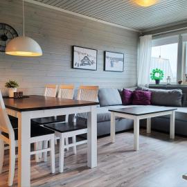 Home for 6 with Sauna & Balcony