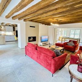 Relais du Gibet, 10 min from Disneyland, hotelli kohteessa Jossigny