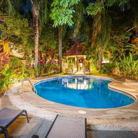 2BR 2Bath Private Pool Surfers Paradise 7min Walk - Holiday Home, hotel v destinaci Tamarindo