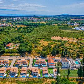 Lotus Villas Resort, готель у Пулі