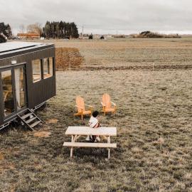 Rilly - Parcel Tiny House - Tiny House au cœur d'une chèvrerie dans le Loiret MAE-9203，Cravant的飯店
