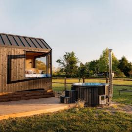 Fonneuve Les Crins - Parcel Tiny House - Tiny House entourée par les chevaux à 45mn de Toulouse MAE-5113, hótel í Montauban