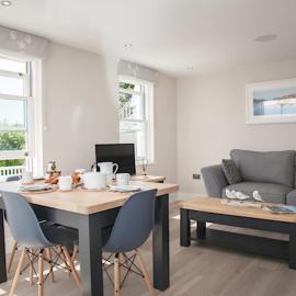 Beach View - Stylish Stay, Estuary Views & Luxury Spa Access, hotell i Salcombe