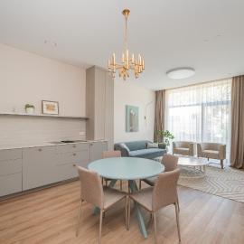 Calm Central Retreat with Parking by Reside Baltic