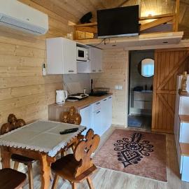 Air-conditioned cottage with a Mountain view and a private garden