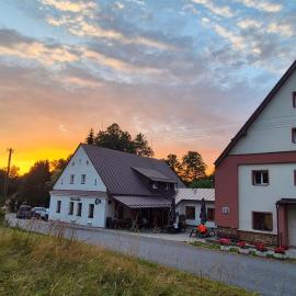Chata Na Čiháku, hotel di Klášterec nad Orlicí