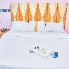 SJ DELUXE HOTEL Okene, hotel em Zokoja