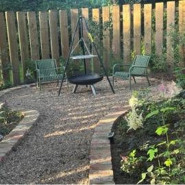 Cabin Sleeps 2 with Enclosed Garden
