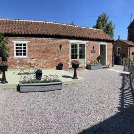 Bungalow Sleeps 2 with Garden