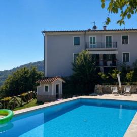 Apartamento con piscina