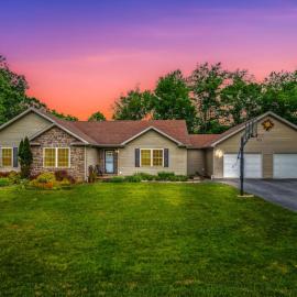 Otter Manor - WIFI|Fire Pit|Gameroom|Private Trail, hotel v destinaci Berkeley Springs