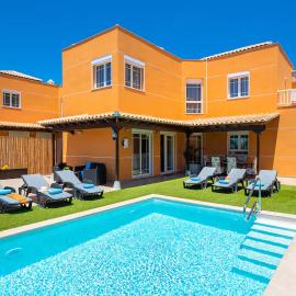 LUXURY VILLA with sea view, heated pool