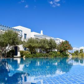 Sanders Paros Gardens โรงแรมในMolos Parou