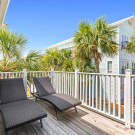Stunning Beach Retreat with Shared Pool Beach Access Large Balcony & Gas Grill