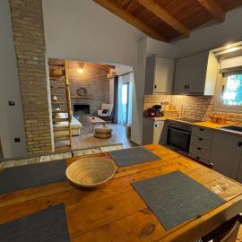 Tatos House