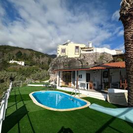 Casa La Piedra, hotel din Puntallana
