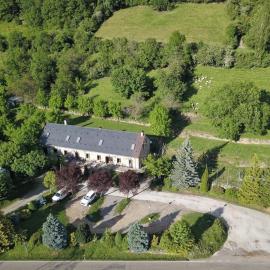 Hotel, Bungalows y Camping Viu,Víu的飯店