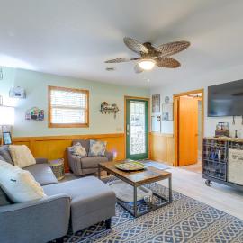 Relax at 'The Cove' Waterfront Getaway, ξενοδοχείο σε Eagle Rock