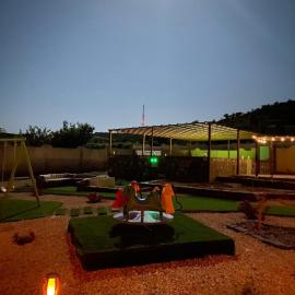 Sun Horizon Chalet, hotel di Sa‘ab Banī Khamīs