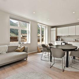 Odda Apartments - 2BR & 3BR - Parking - T32, hotel sa Odda