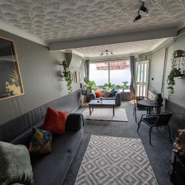 Weymouth Jungle Hideaway with Hot Tub, hotel di Weymouth