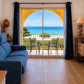 Studio standing classé meublé de tourisme avec terrasse vue mer " les pieds dans l'eau " à Algajola